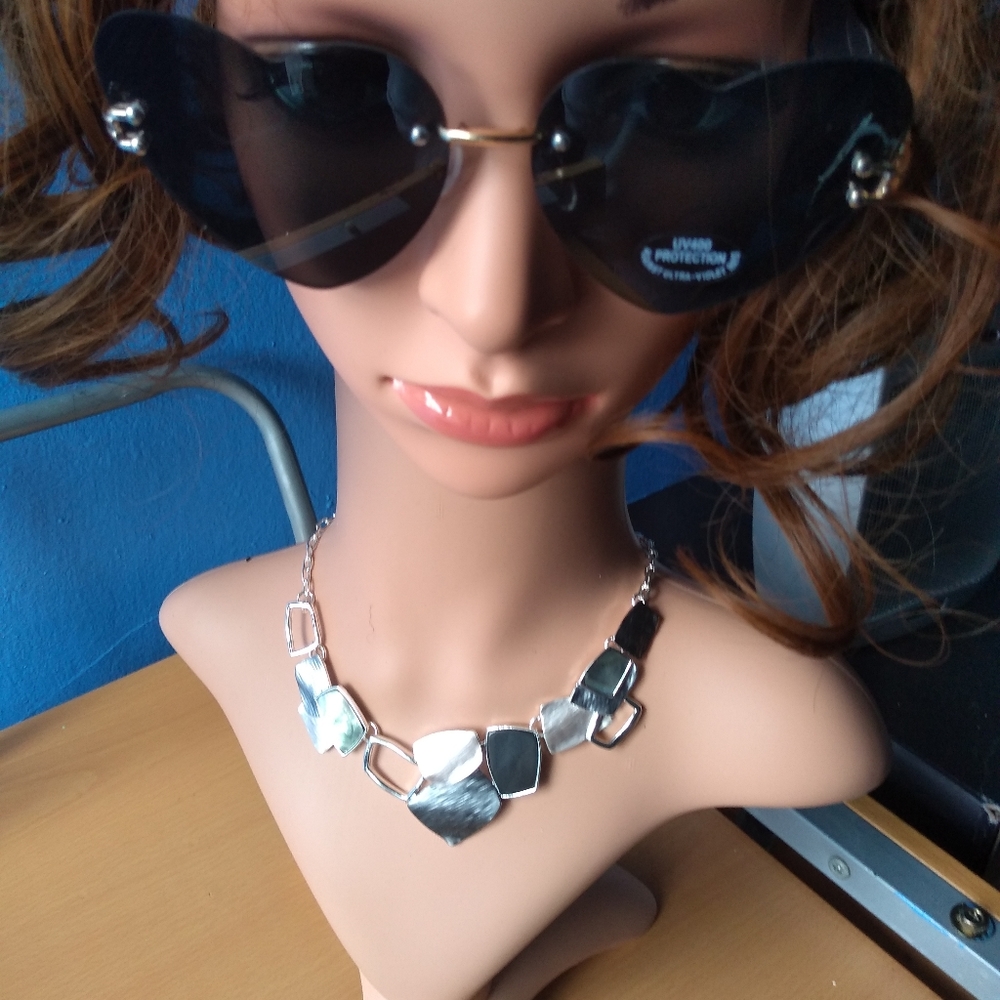 New Fashion Necklace Earring Set.